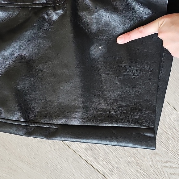 Wilfred Mercury High Waisted Vegan Leather Pleather Shorts, Size 12 - Picture 6 of 15
